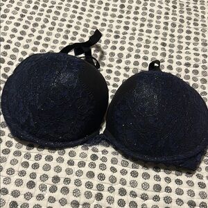 Elegant Lace Push-Up Bra - Black and Navy